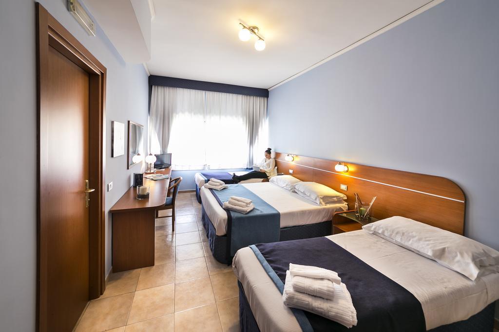 Quadruple Room,1433347801:JPEG